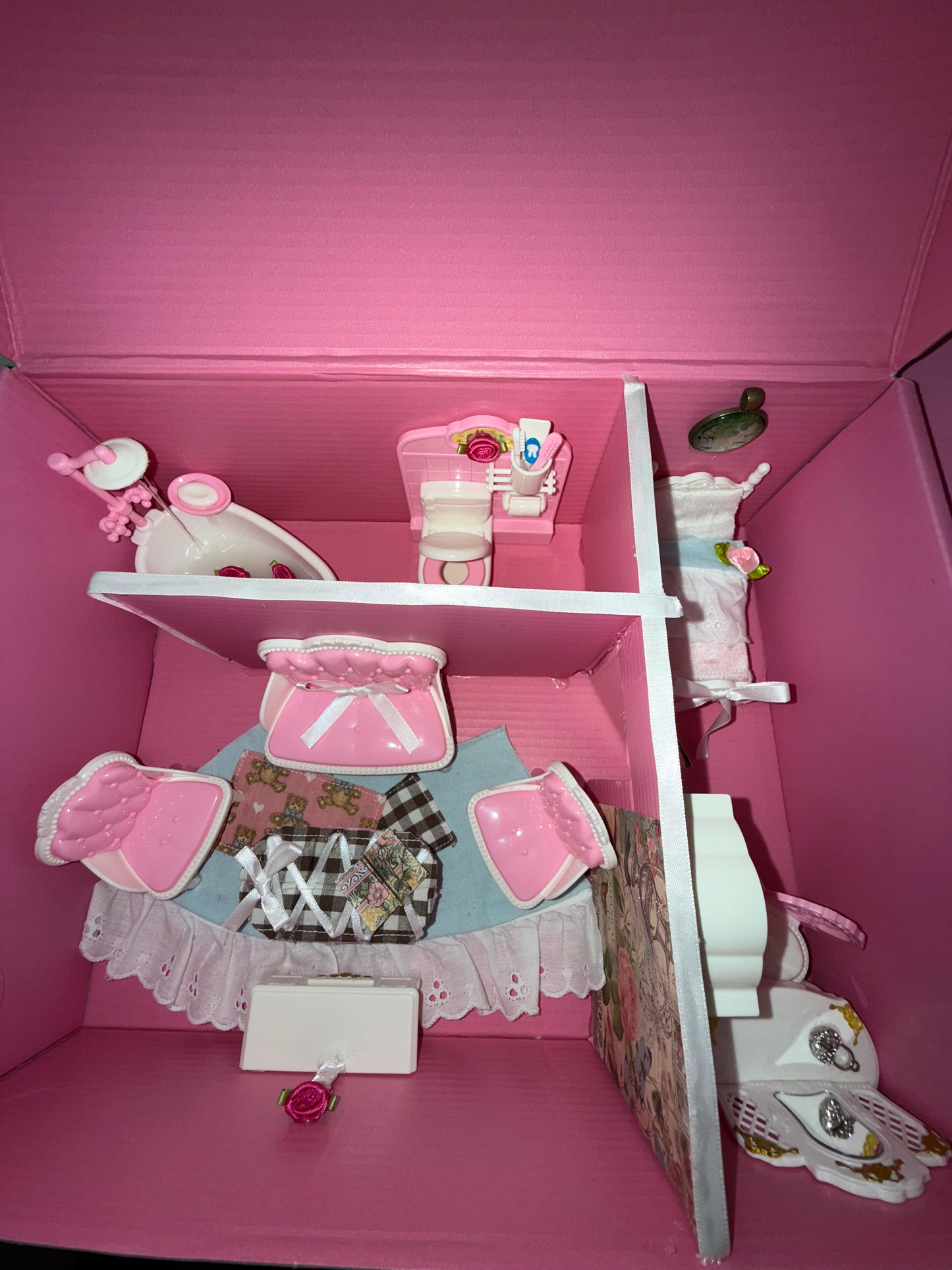 ONE-OF-A-KIND MINI DOLLHOUSE